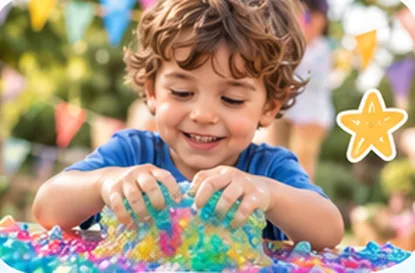 Niño explorando bolitas de gel de colores